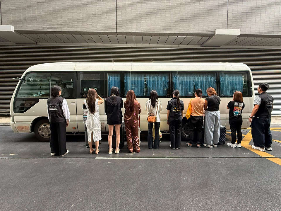 灣仔掃黃拘13名女子 年紀最少僅16歲