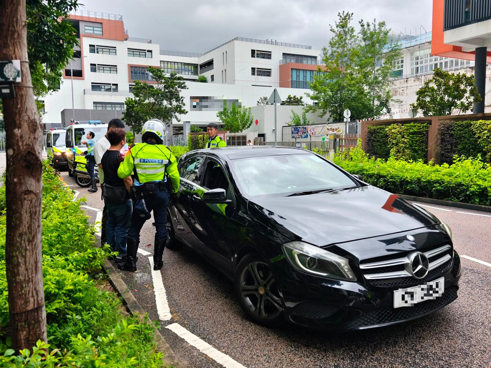 警方東九龍打擊白牌車 拘兩司機涉非法載客取酬
