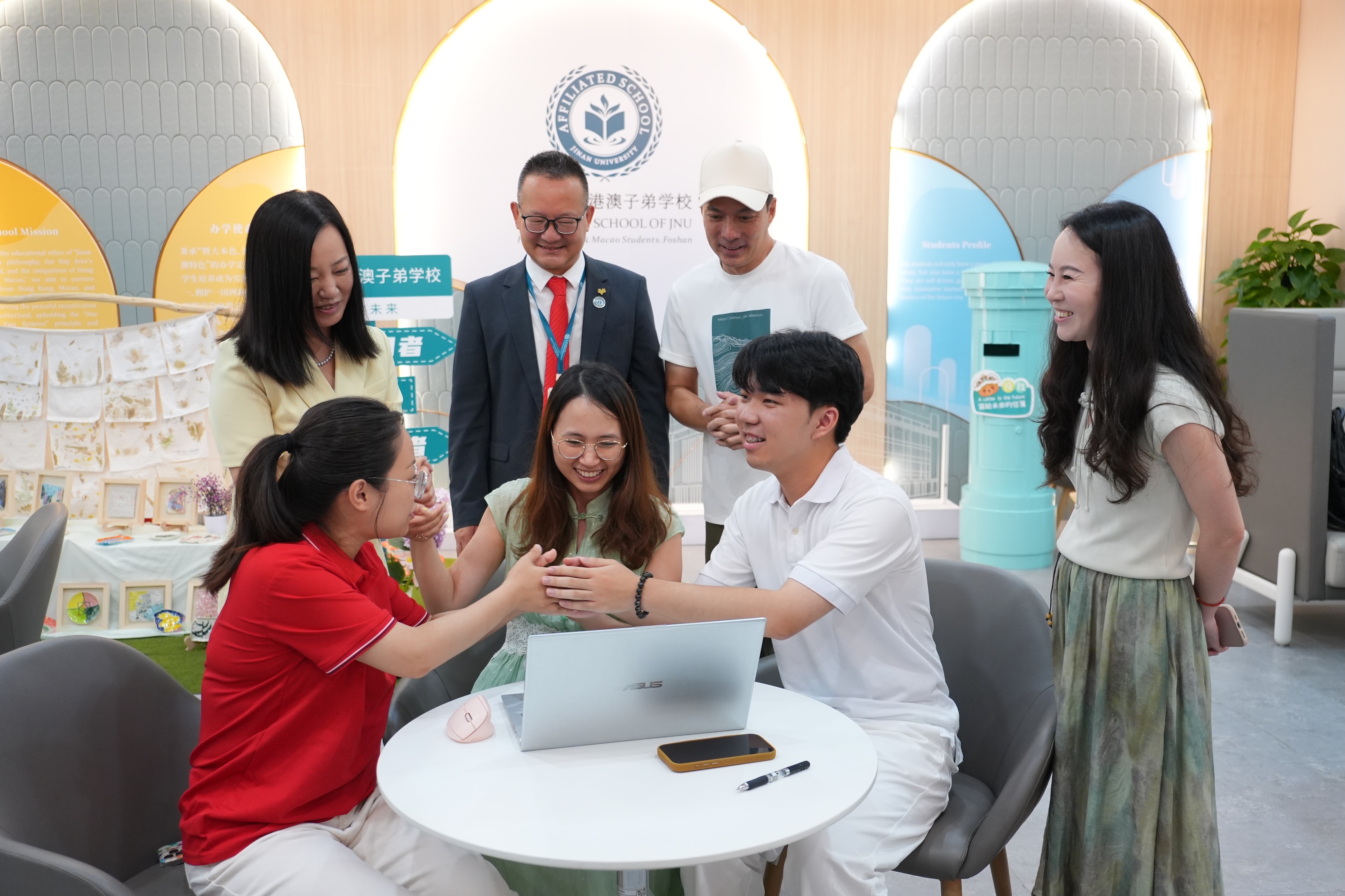  佛山暨大港澳子弟學校HKDSE成績亮眼  近四成學生達港前三高校錄取水平