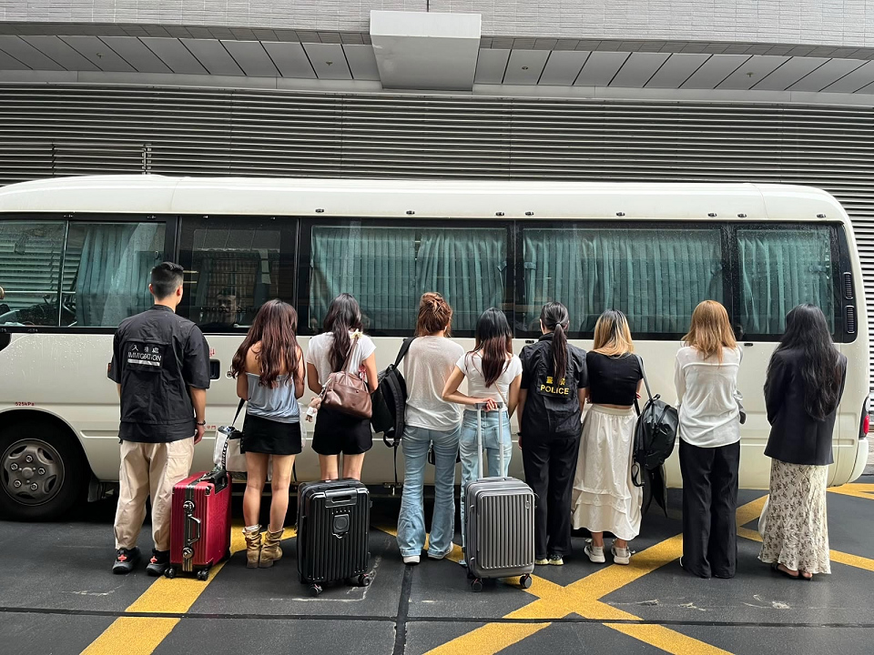 警方灣仔掃黃拘7名內地女