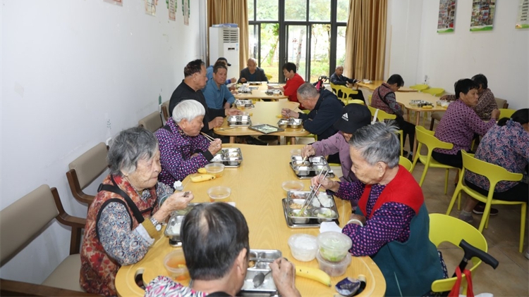 「願意來」到「住得慣」，橫琴如何破解澳門長者跨境養老困局？