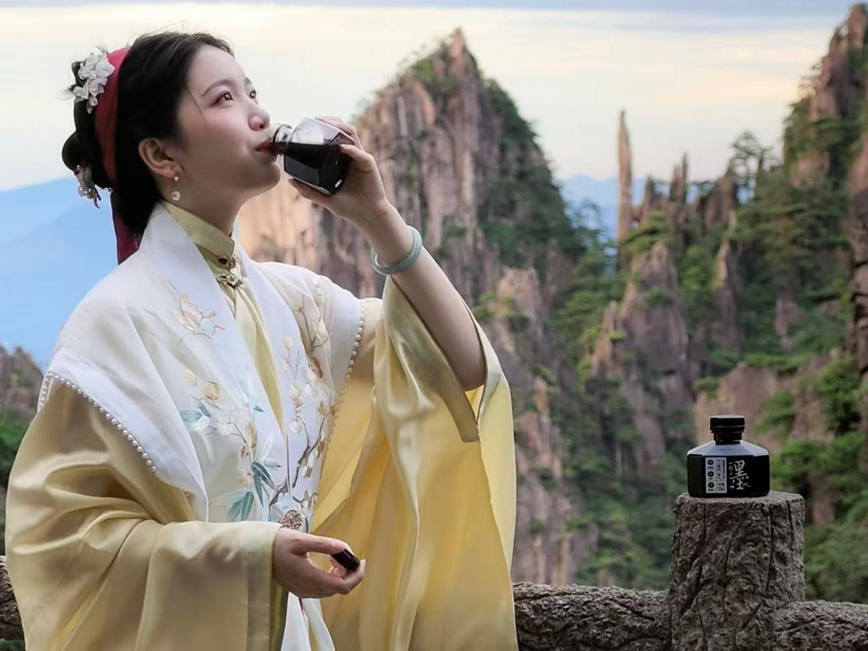 黃山獅林大酒店：登黃山攬雲海  執魚燈品徽州
