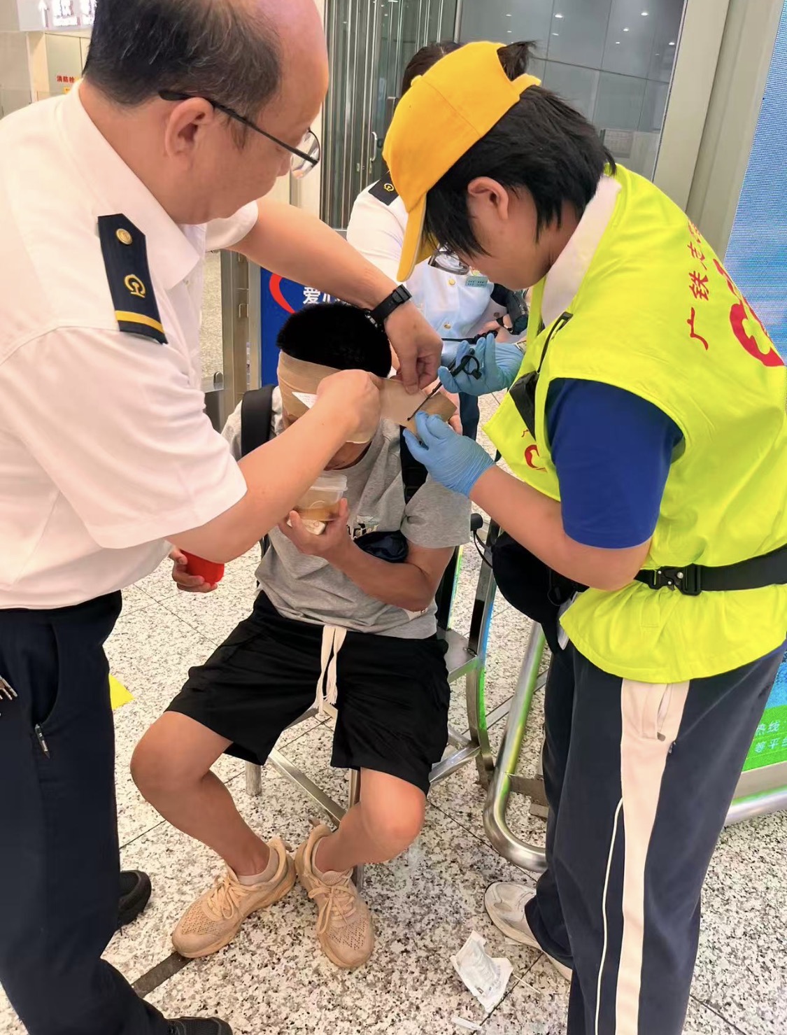 深圳北站暑運紀實：奔跑中的溫情，守護旅客每一程