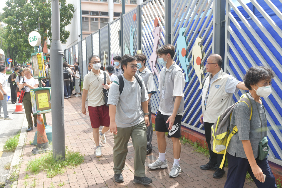 宏福苑召開業主大會 居民滿意政府安排 希望盡快搬進新居所