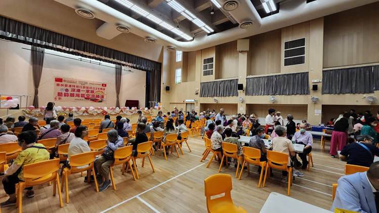 香港商報聯合主辦慶回歸文藝活動為長者送暖