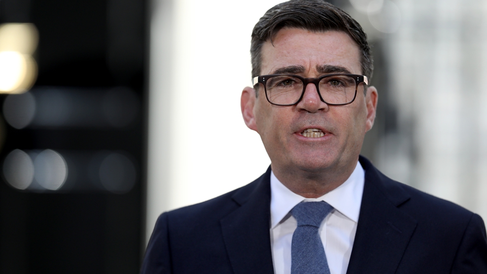 安迪·伯納姆就任英國新首相