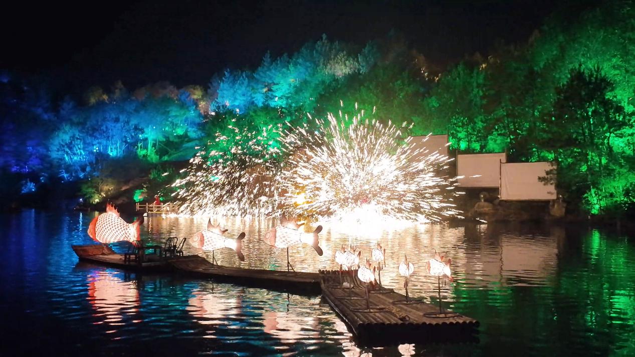 黃山屯溪：花山謎窟「火花奇妙夜」啟幕