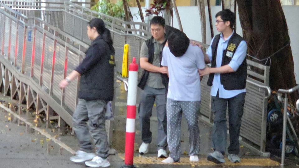 65歲售貨員涉於巴士上層伸手非禮女生 須還押至8月判刑