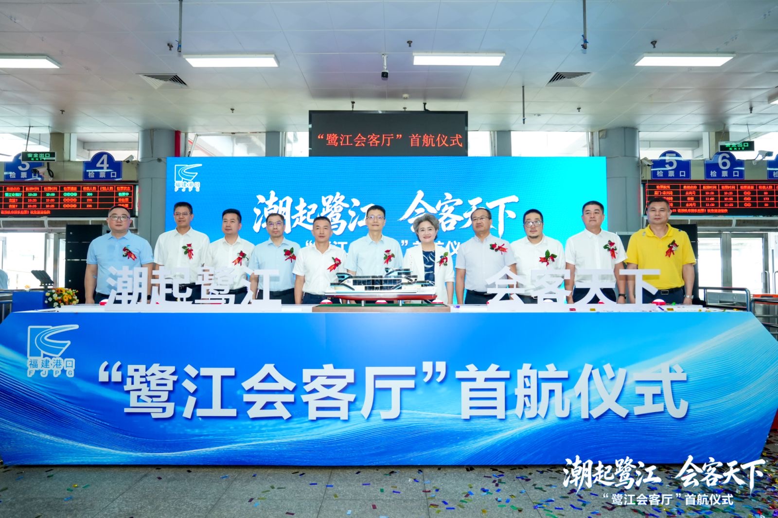 國內首艘全通透觀光電船亮相廈門