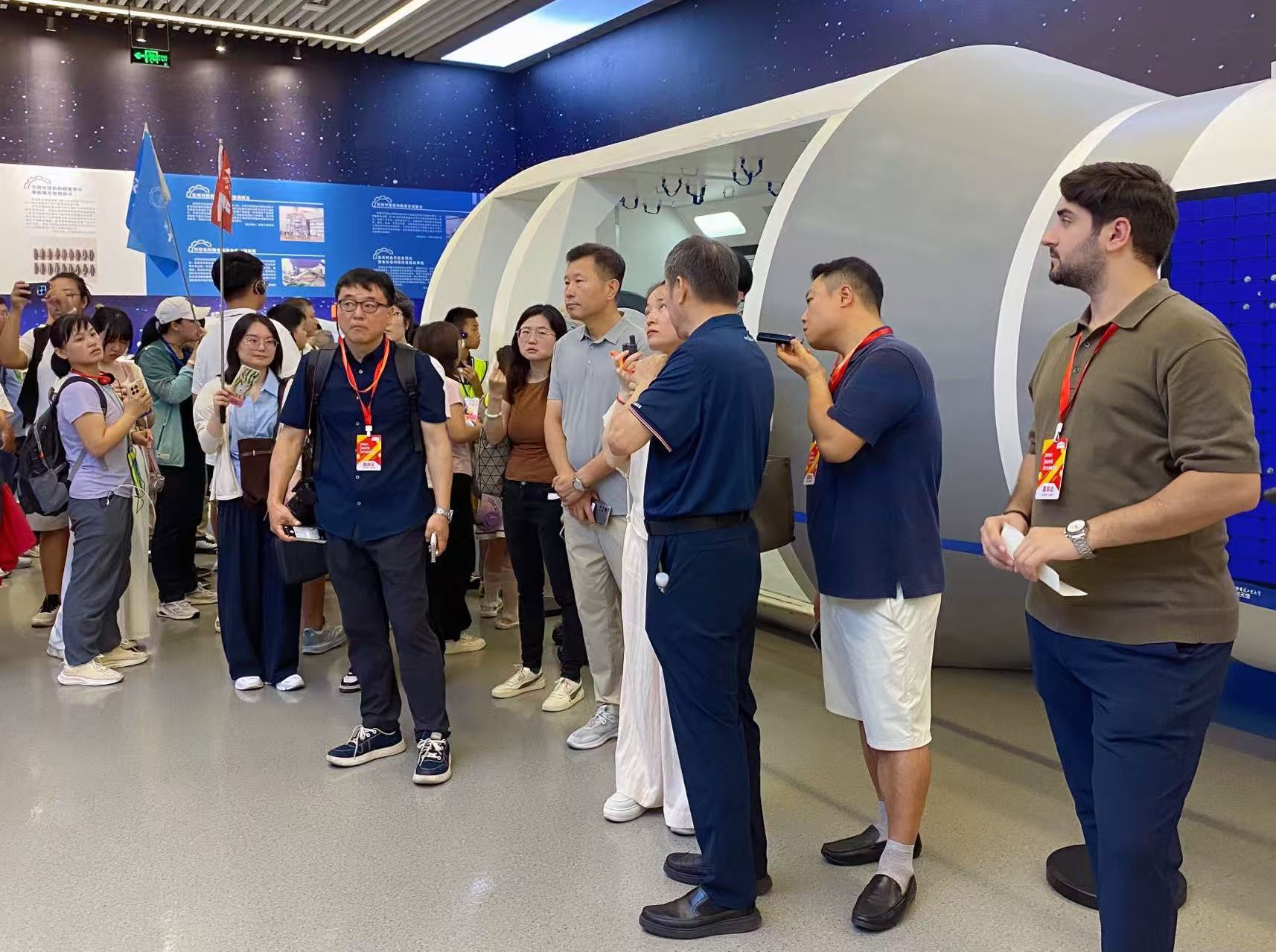 探訪哈工大航天館 國際媒體近距離讀懂中國航天創新力量