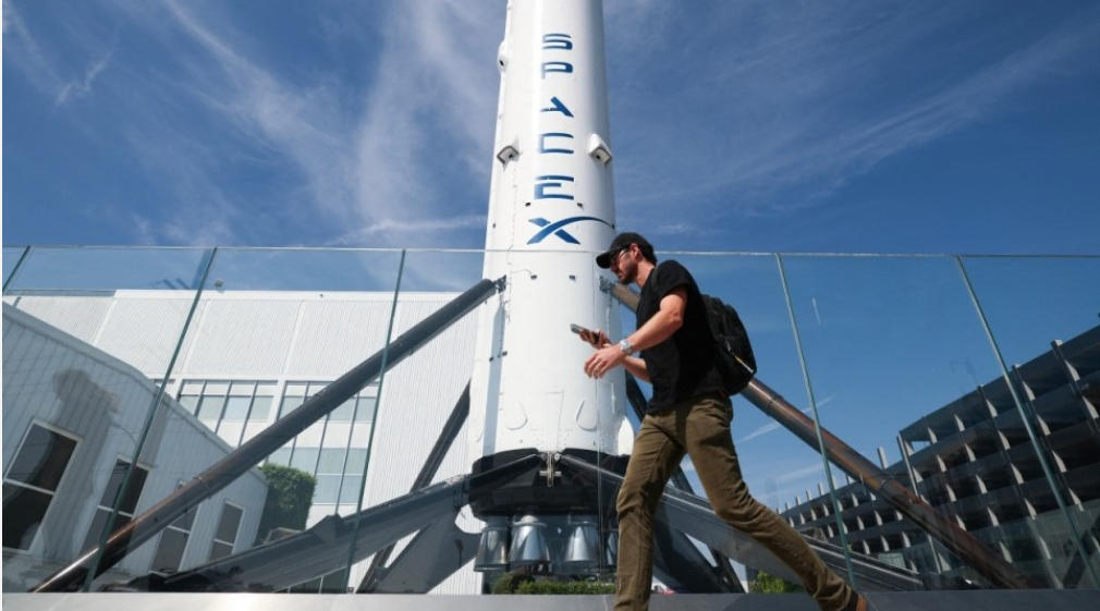 SpaceX跌破發行價  馬斯克警告「空軍」生存機率低