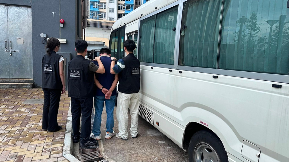 入境處東涌打擊從事裝修工作非法勞工 拘捕5人