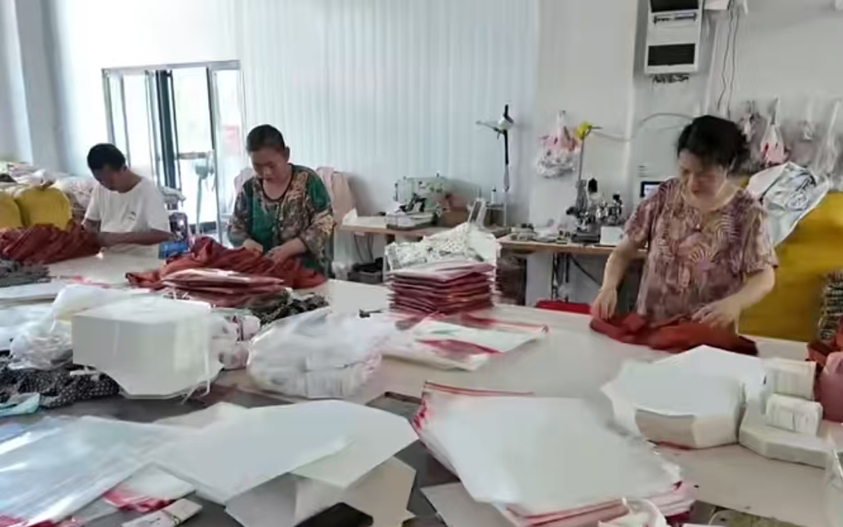 集聚產業上下游 天門市岳口鎮起運服裝城投用即引來近30家企業入駐