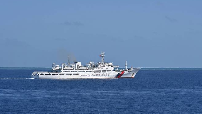 菲律賓兩公務船侵闖中國黃岩島管轄海域 中國海警依法驅離