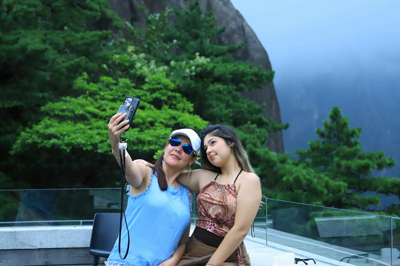 「有幸親見！強烈推薦！」  美國研學團走進黃山風景區