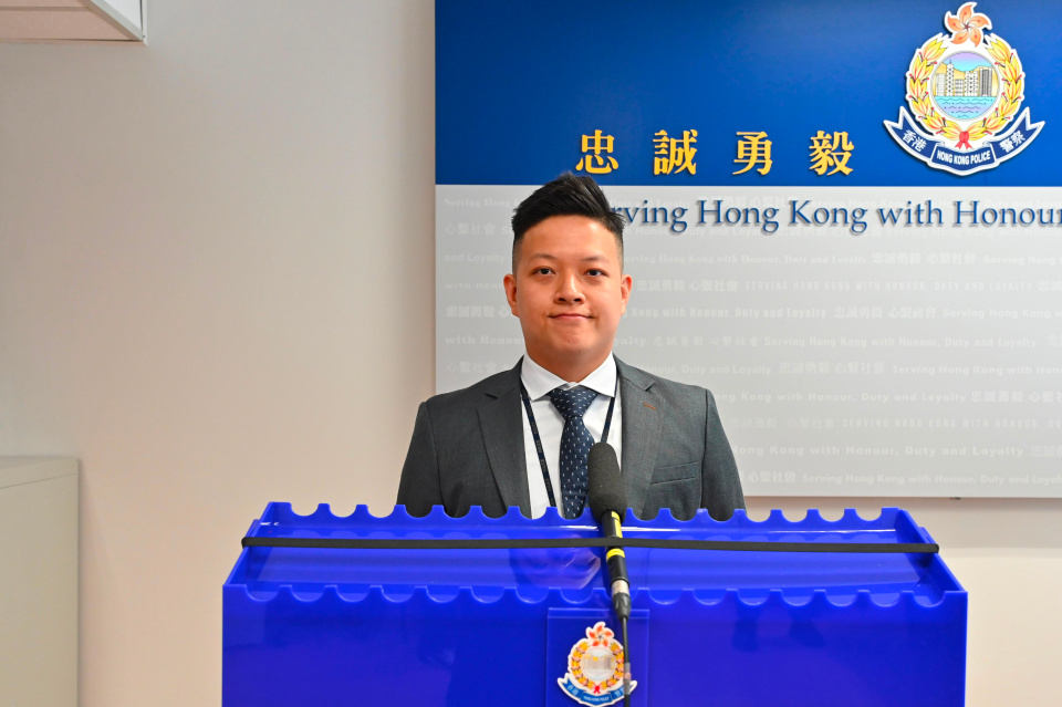 網上出售高仿真度假金飾 警拘一男涉款10萬元