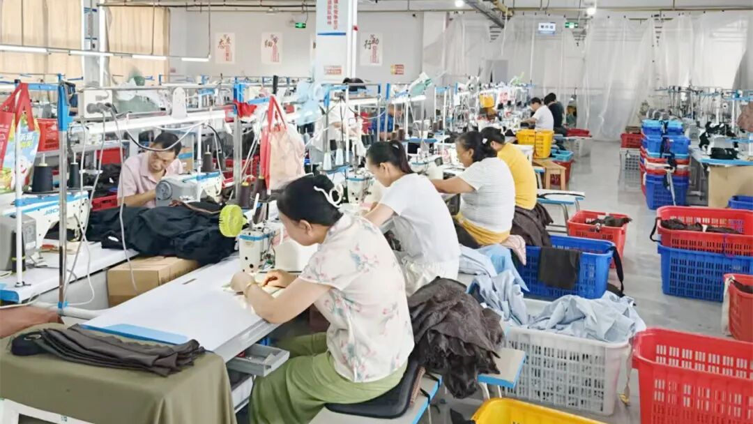 廣州拓單、天門造貨！天門返鄉服裝企業外貿產品遠銷十餘國