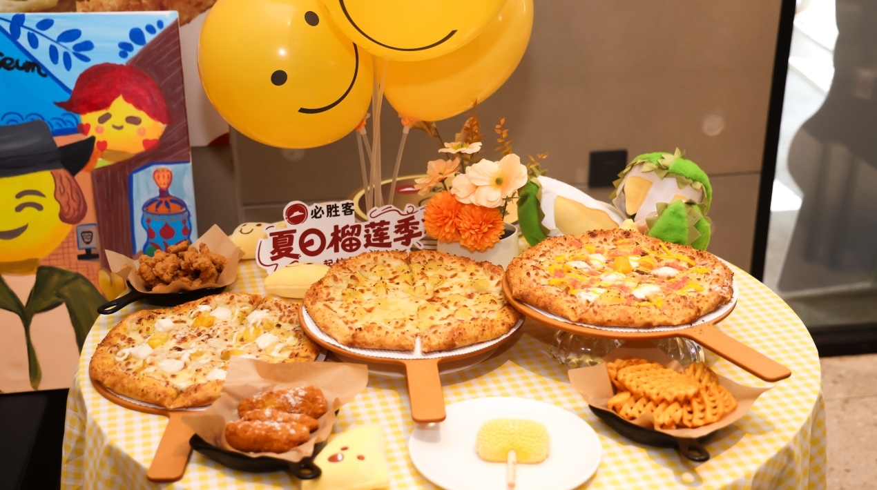 夏日限定新口味來襲 必勝客推出十寸薄底金枕榴槤披薩系列