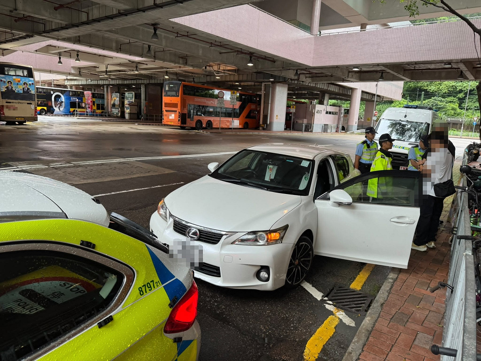 警方新界南打擊白牌車 拘兩司機涉非法載客取酬