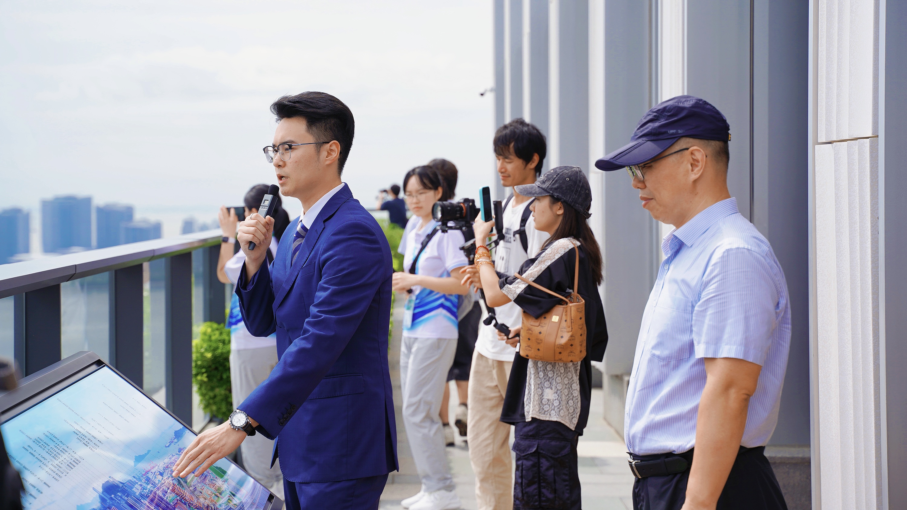 媒體代表團探訪深圳前海亞太開放合作示範線：山海融城繪就綠色亞太生態新圖景