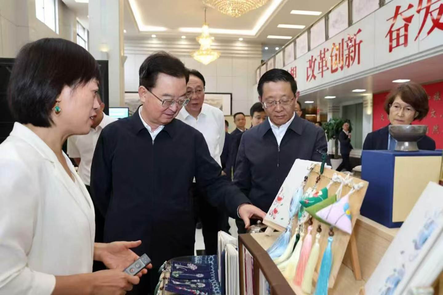 創新突破 融合發展 富民惠民 規範管理 推動雲南旅遊業高質量可持續發展