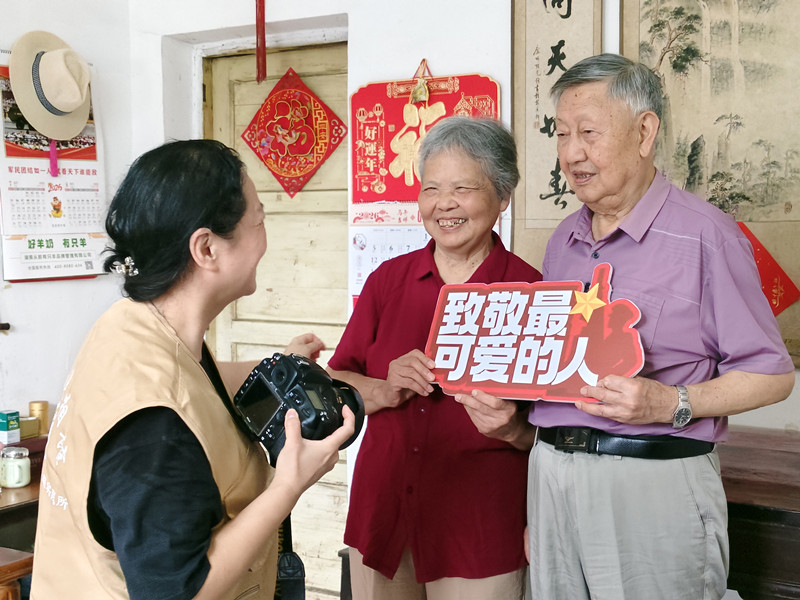 皖屯溪區：「幸福照相館」定格歲月「戎光」