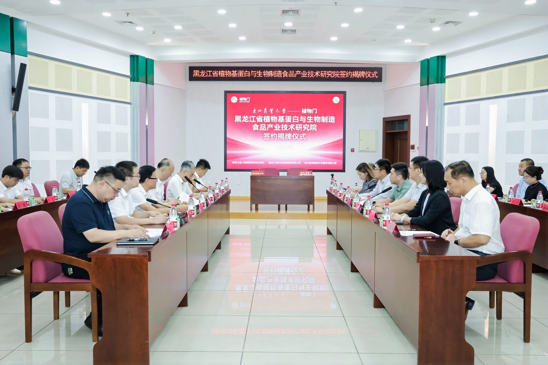 搭建深黑科創合作橋樑 楊果：校企共建研究院助力黑龍江大豆產業由大向強