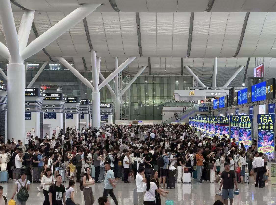 2026年暑運過半，深圳鐵路客流高位運行