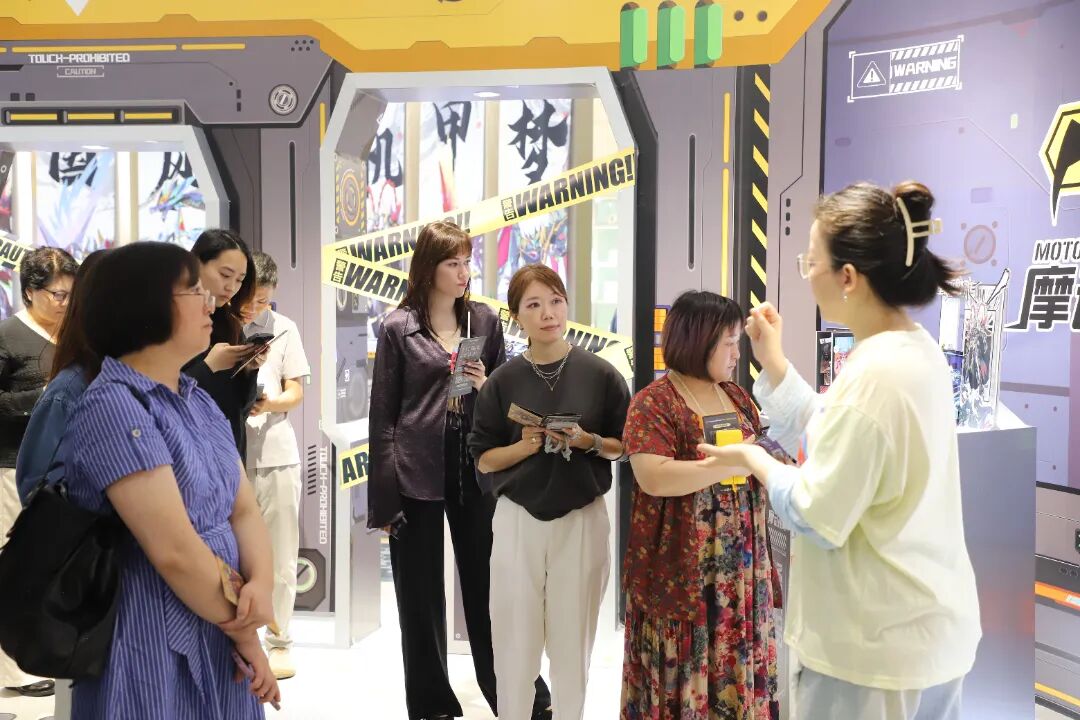 盼香港設計與東莞製造深化對接    國際創作團打卡石排潮玩企業