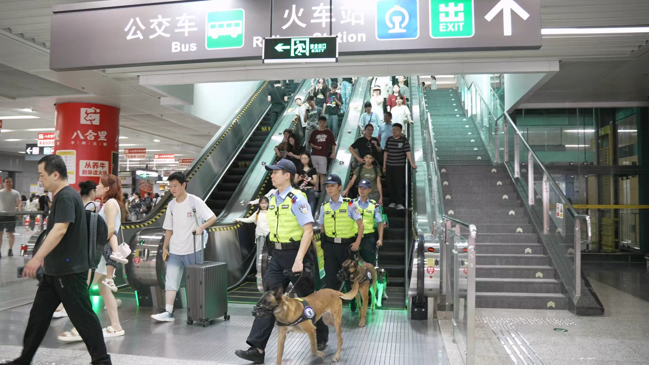 為APEC會議保駕護航  粵警展「雷霆護航」專項行動  刑事治安警情降超兩成