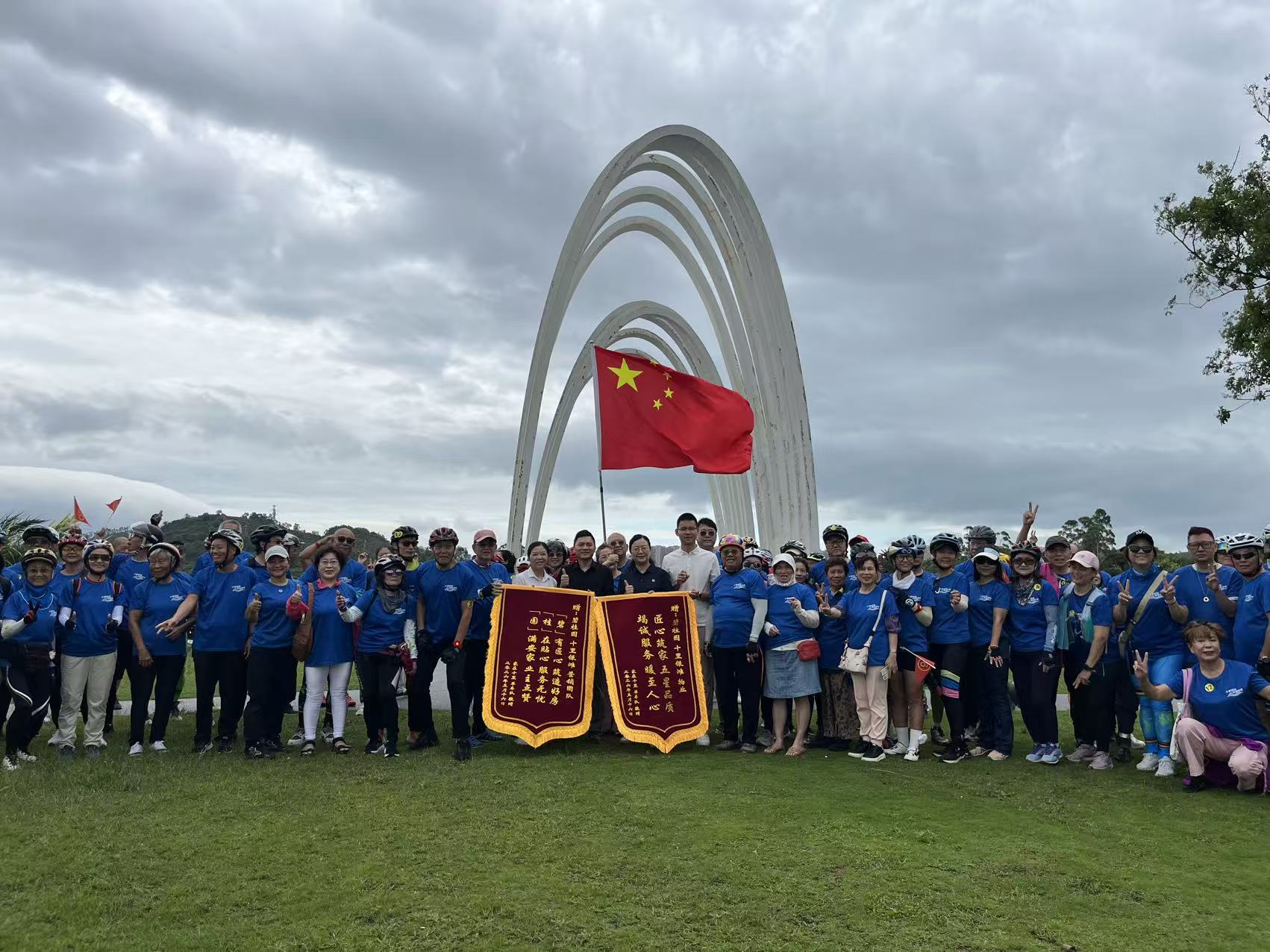有片︱港人湧入惠州：海景吊籃、300人單車隊與深夜尋匙記