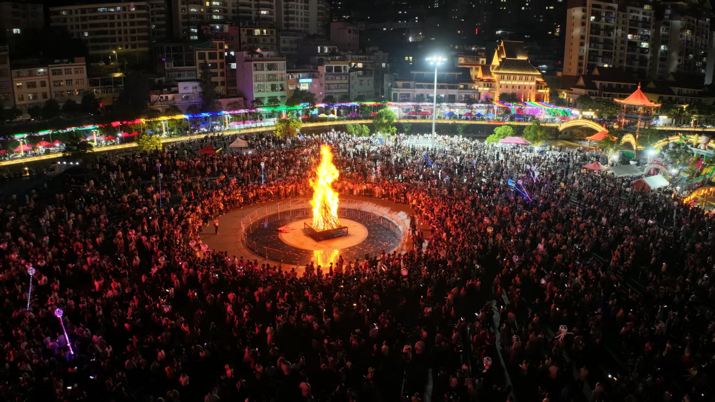 火舞啟盛會！2026年金平火把節熱熱熱！