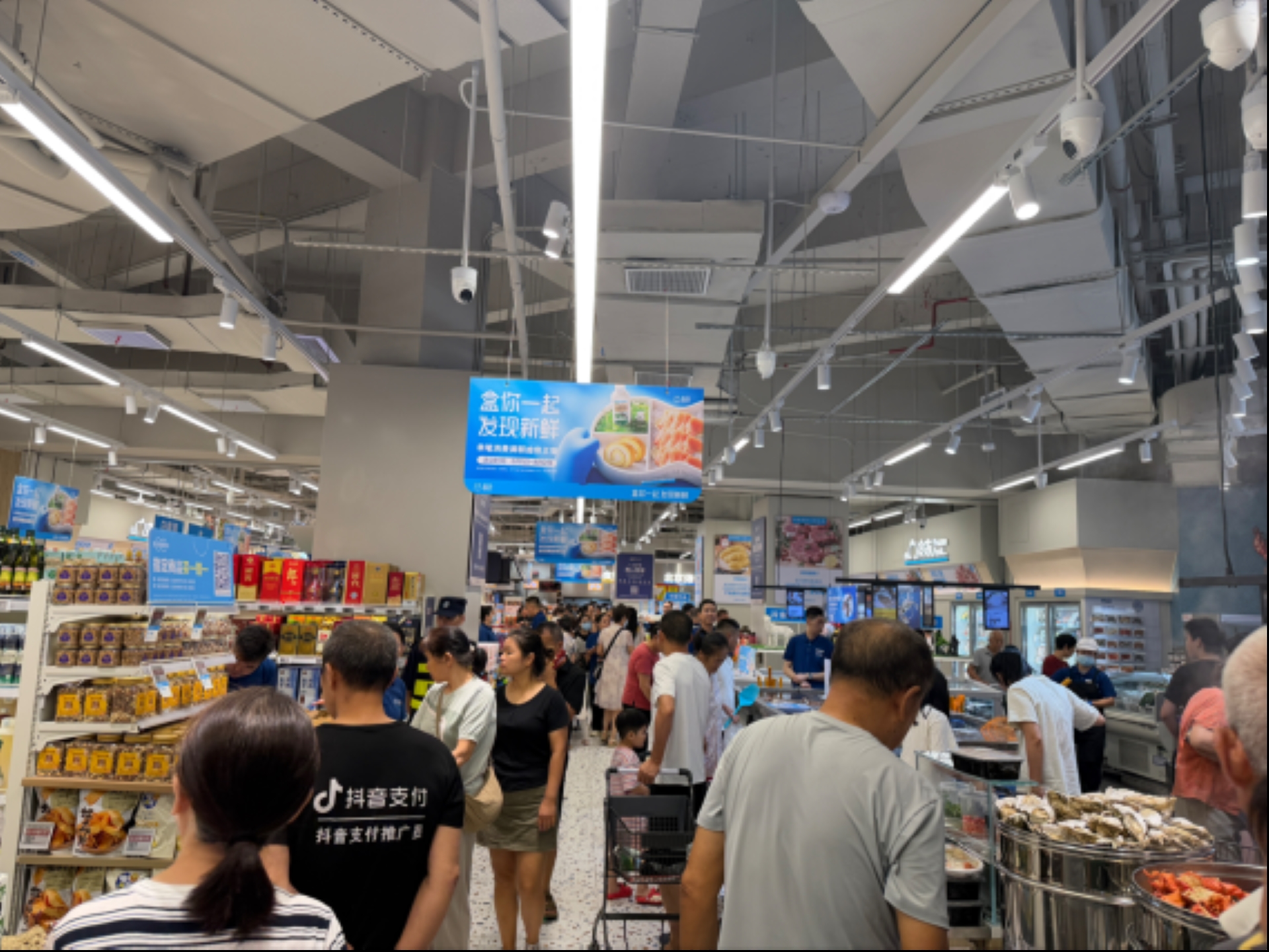 深圳坪山商業矩陣熱力全開，半小時生活圈再升級