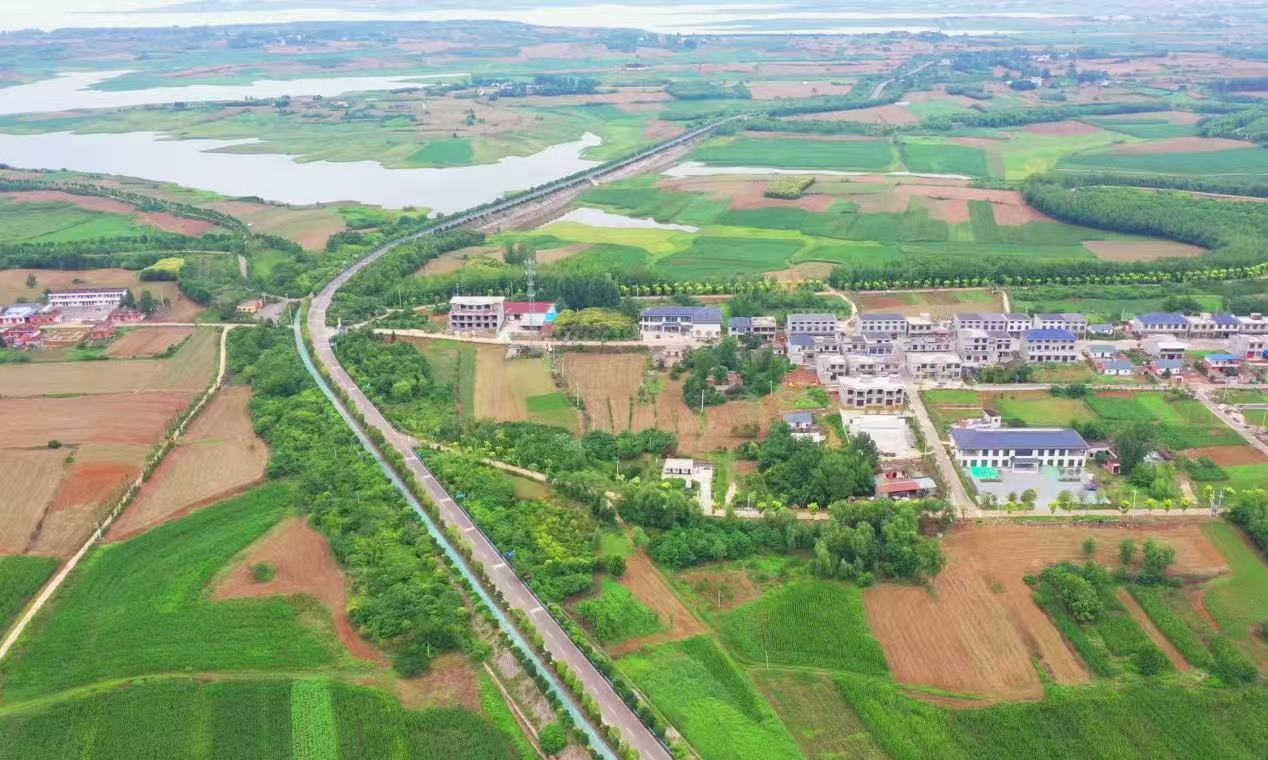 「中原最美環庫公路」：一泓清水兩岸綠 千里通途繪振興