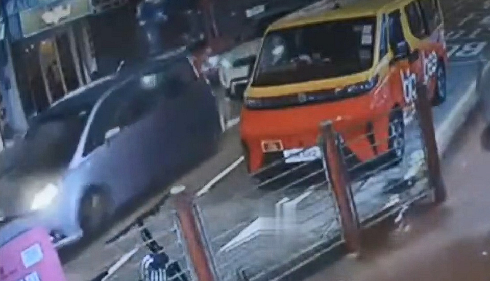 有片｜油麻地私家車突後退釀3車串燒 司機不顧而去開車逃去