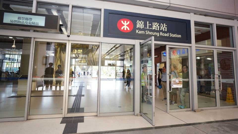 追蹤報道｜港鐵錦上路站信號故障已修復 列車服務逐步恢復正常