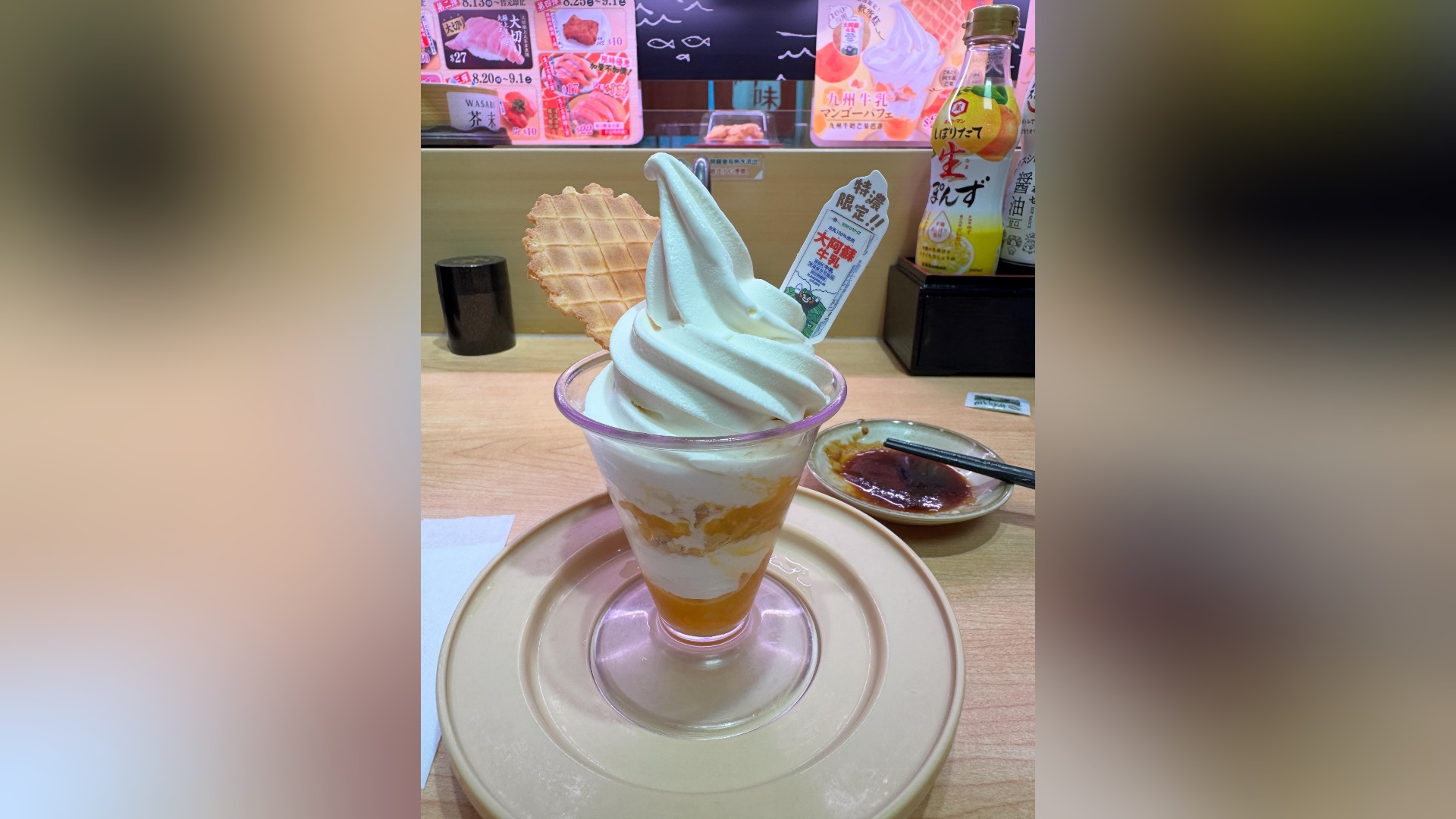 有片〡壽司店雪糕「抹」櫃邊 網民：做咩偷食我杯雪糕