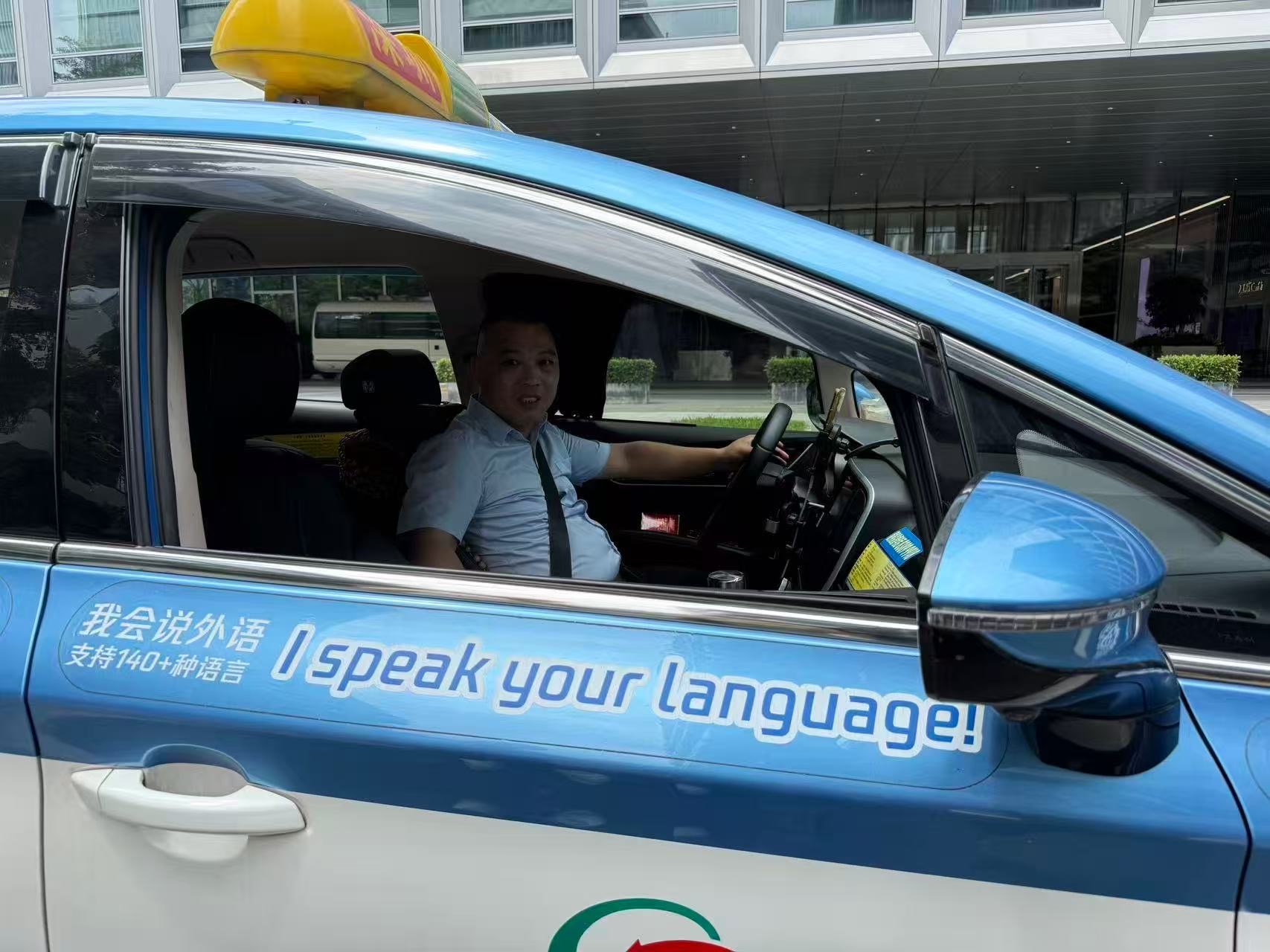 相約深圳 見證奇蹟 | 科技坐進車廂，公交開成了深圳創新「流動名片」