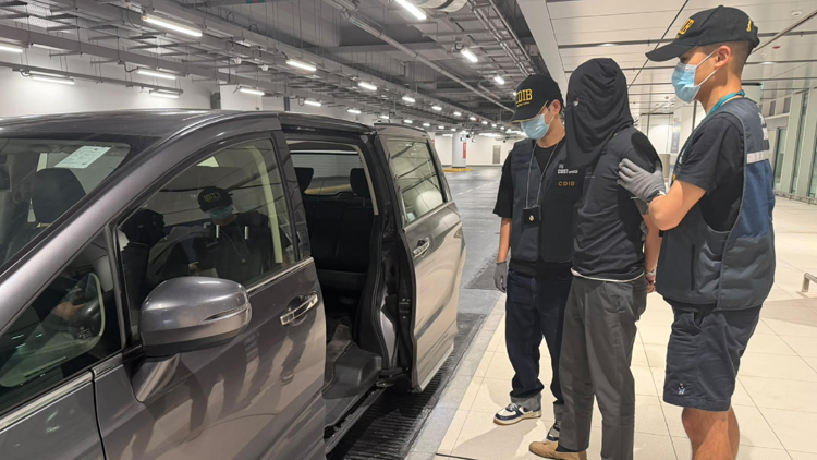 海關機場檢6公斤懷疑大麻花 一名內地男子被捕