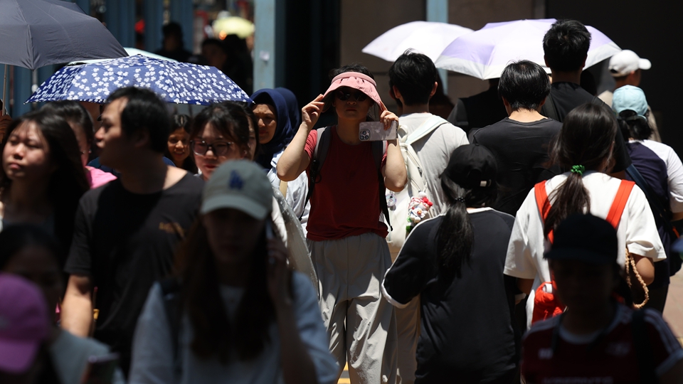 天文台料今明部分地區氣溫達37度或以上 籲市民多補充水分及防暑