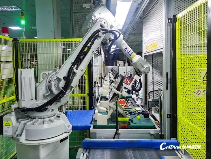 蔡甸智造·工業倍增｜冠捷武漢基地高效量產顯示器 產品銷往全球四十個國家和地區