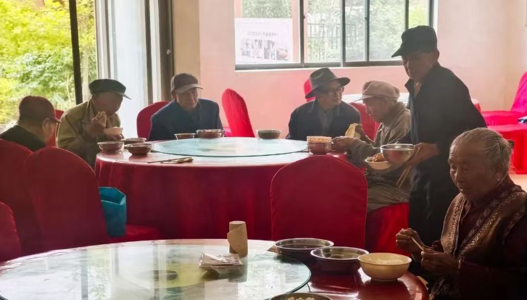 刷證即食！硯山維摩鄉以數字化賦能老年助餐  破解「就餐煩」難題
