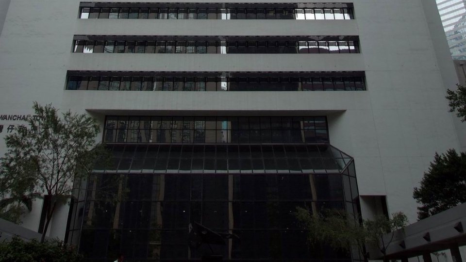 涉假冒社工及濾水公司職員上門安裝濾水器並收款 四旬男押至10·30判決