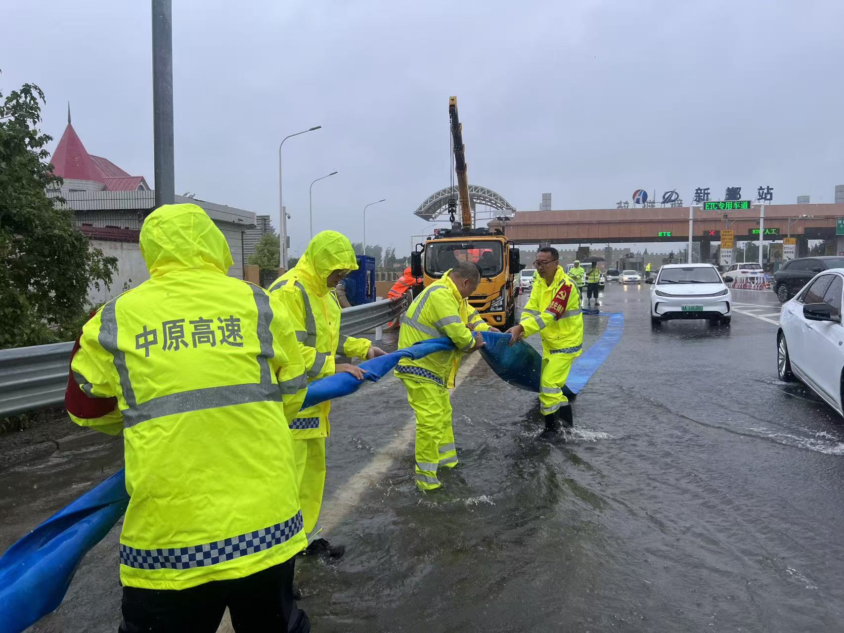 河南全力防範應對強降雨天氣 全省交通運行總體平穩有序