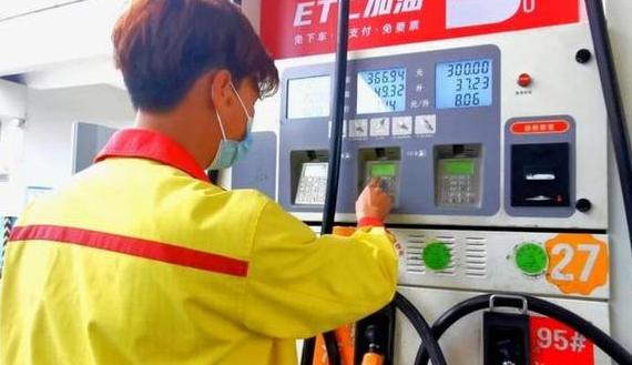 內地成品油價今晚下調 加滿一箱油少花9元