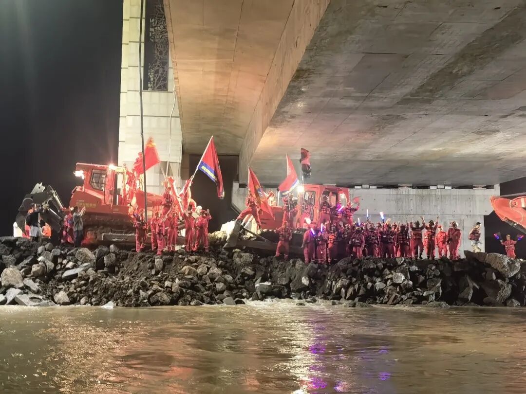 賈魯河周口段潰口成功合龍