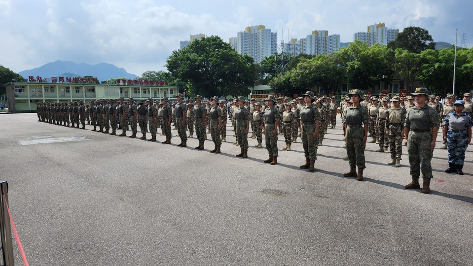兩營結業典禮今早新圍軍營落幕 學員稱學懂刻苦耐勞