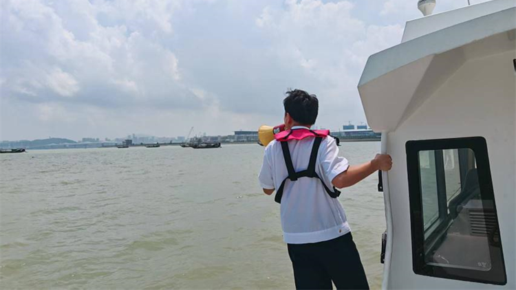 港珠澳大橋海事局完成2026年開漁首日護航任務