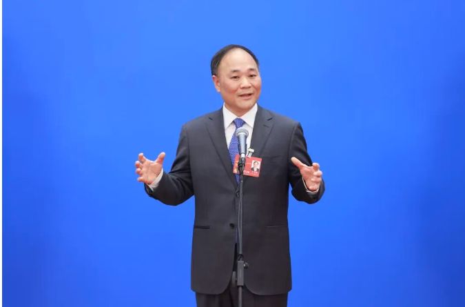 吉利汽車：李書福辭任董事會主席、安聰慧接任