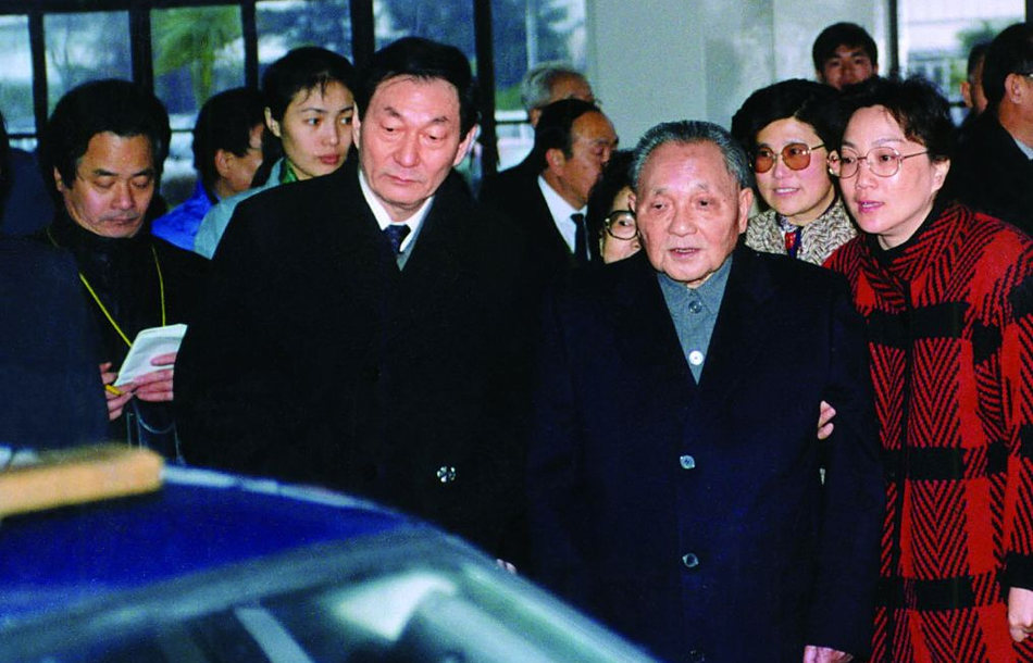 新華社發：朱鎔基同志生平照片